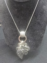 VINTAGE SILVERTONE 20IN NECKACE WITH PENDANT