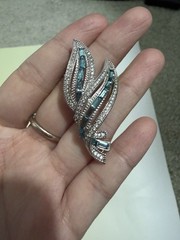 Elegant Blue Crystal Leaf Brooch Vintage Rhinestone Pin for Women