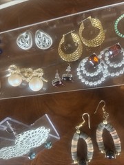 VTG Retro Boho Variety Of Earrings Lot 43 Pairs Dangle, Statement, Mixed Metals