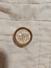 Vintage Goldtone Mother Of Pearl Pin
