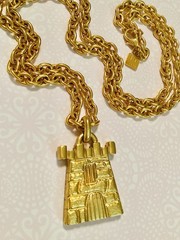 FT Paris High End Chunky Matte Gold Tone RARE Vtg Castle Pendant Necklace 32” 💛