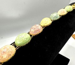 CORO Pegasus Confetti Bracelet Cabochon Pastel Lucite Vintage Gran Retro Dainty