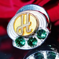 14k multi tone gold 0.24ct Treated Emerald service pin vintage 3.3gr
