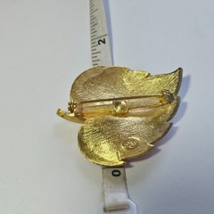 Lind-gal Gold Tone Pink White Enamel Textured Flower Leaf Brooch Vintage 1960’s