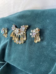 Vtg Juliana D&E 4704 Aurora Borealis Rhinestone Brooch And Clip Earrings Set