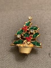 New -AVON Christmas Holly Tree Signed NINA RICCI Brooch 1.5 In