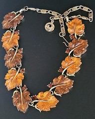 Signed Vintage Lisner Two Tone Amber/Brown Thermoset Oak Leaf Parure Set