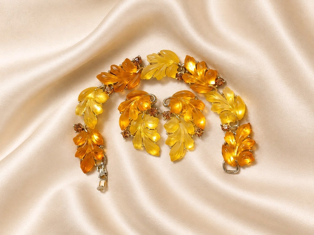 Lisner Gold Tone Molded Frosted Peach /Orange Lucite Earrings& Bracelet