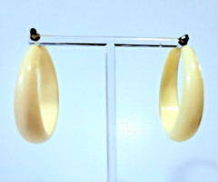 Vintage Huge Creamy Beige Plastic Hoop Earrings Pierced 2″ Diameter! MOD 1960’s