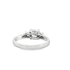 1.07 ct. Princess Cut White Diamond Platinum Ring 7.75US 6.13g.