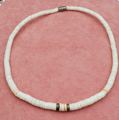 Vintage White & Pink Graduated Heishi Puka Shell Beaded Necklace 15.5 in