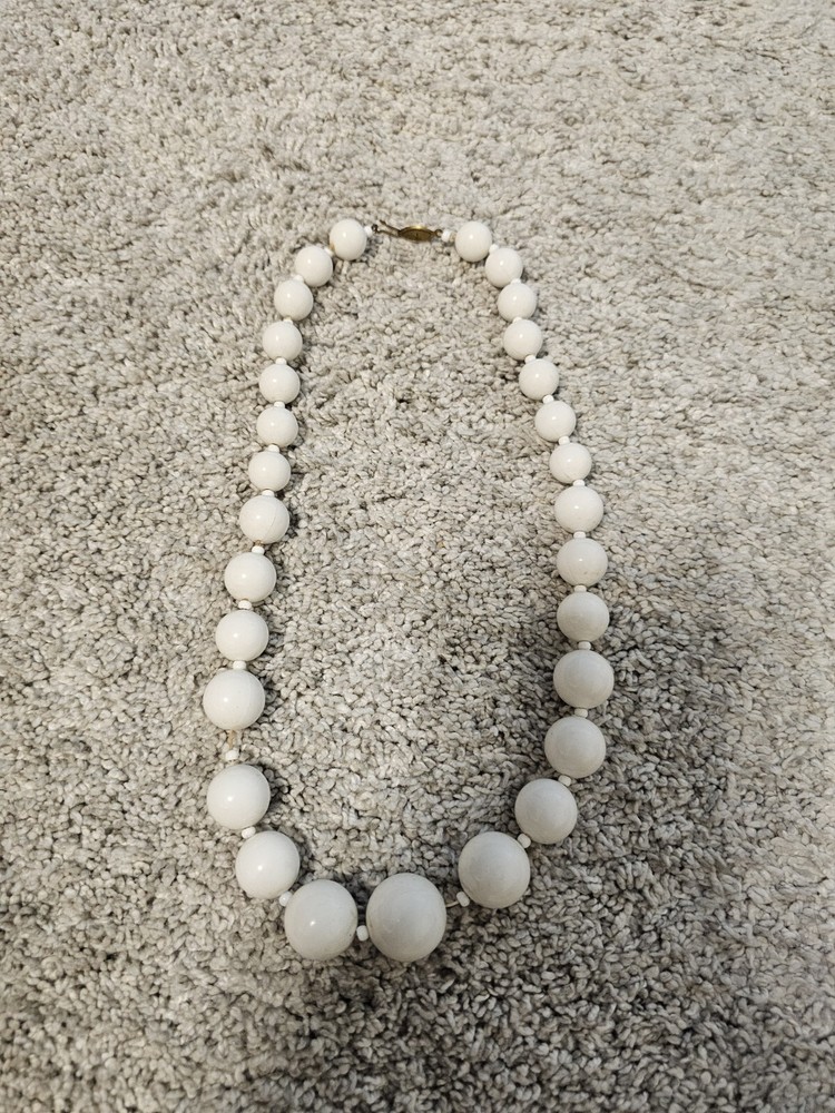 Vintage Mid-Century Modern White Plastic Bead Necklace (1950s-1970s)