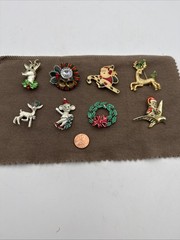 Vintage Christmas Pins Reindeer, Wreath Jewelry Mixed Lot Crafts – 8 total
