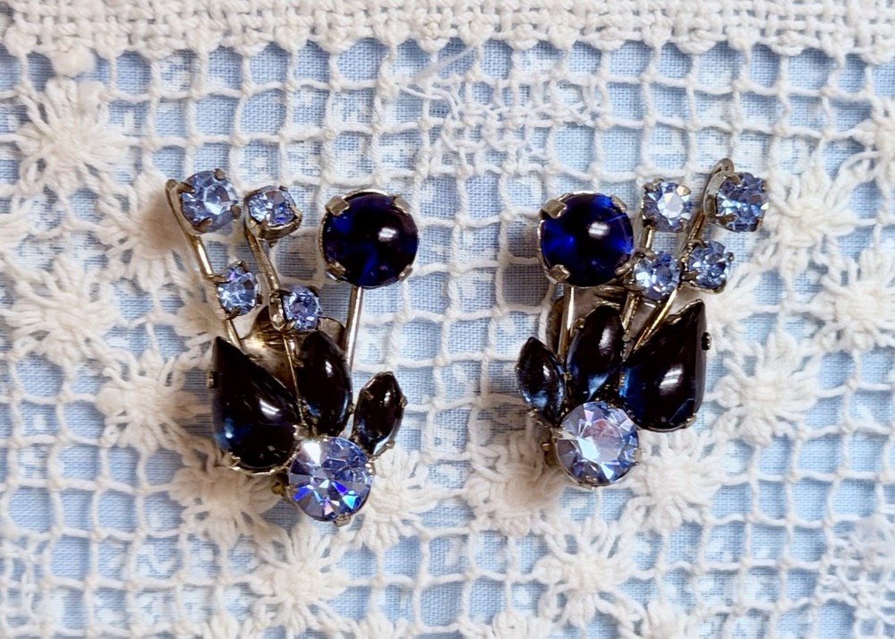 Vintage Mid Century Glass Rhinestone Clip On Earrings