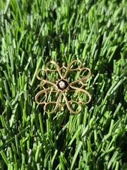 VTG AVON 10k Solid Yellow Gold Genuine Diamond & Onyx Pendant Pin Brooch 2.66gr