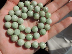 14K GOLD GREEN JADE KNOTTED NECKLACE 74 GRAMS
