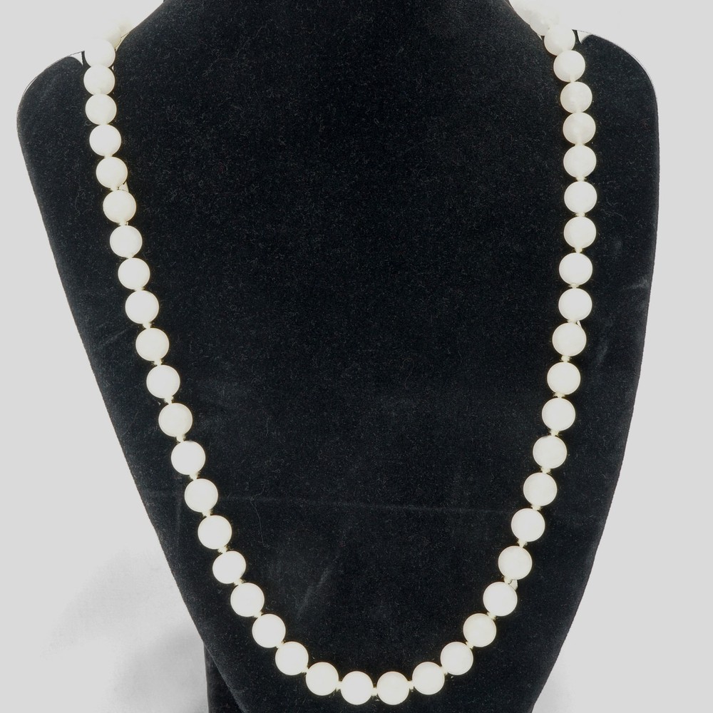 Vintage 32 in White Hardstone Necklace with Hand Knotted Beads