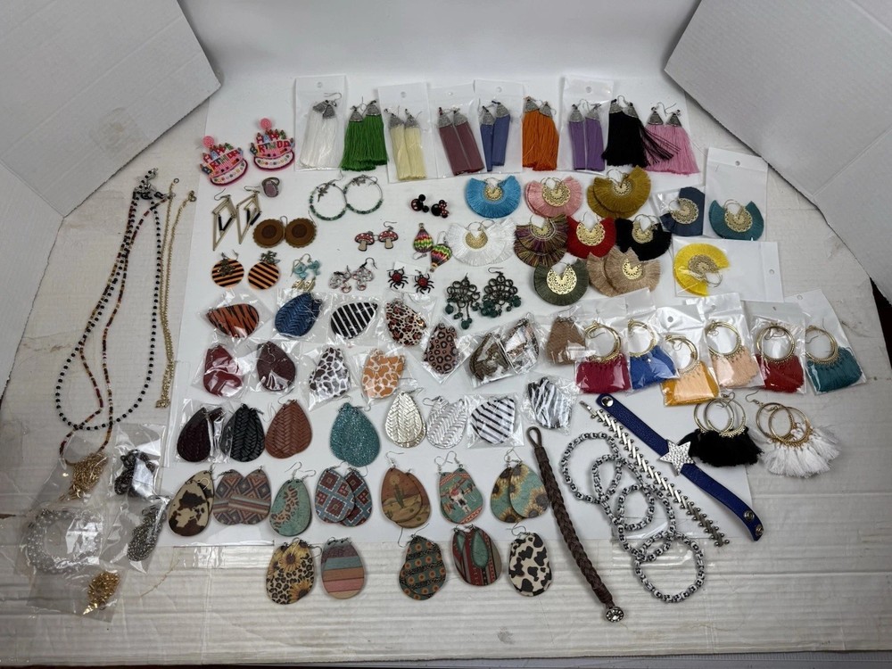 Huge Modern Costume Jewelry Lot 90+ Pieces Earrings Bracelets Eyeglass Chains Et