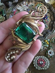Glamorous Vintage Pot Metal Goldtone Green Glass Brooch