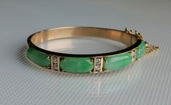 18K YELLOW GOLD JADEITE JADE & DIAMOND OVAL HINGED BANGLE BRACELET SIZE 6”