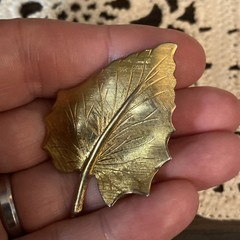 Vintage Gold Tone Leaf Brooch Pin Textured 2 Inch Gloss Jewelry