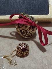 Monet 2008 Keepsake Jewel Box w/Star Ball Charm Pendent Necklace Gold -Tone Red