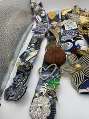Assorted Vintage Pins In Rhinestones Gold & Silver Tone
