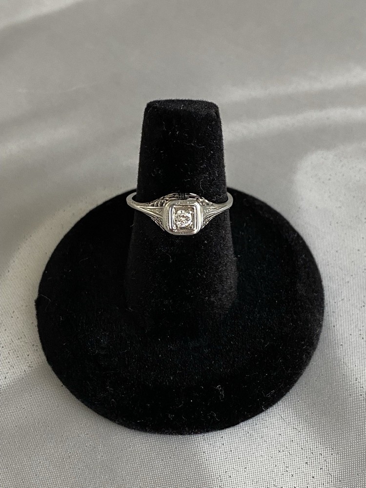 REDUCED Antique Art Deco 18K White Gold Filigree Diamond Ring Size 6. 1.6 gr