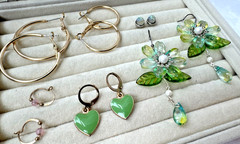 6 Pairs Gold Tone Green VTG Pierced Earrings LOT Enamel 1980s 1990s modern y2k