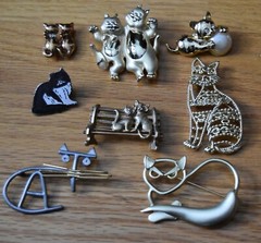 Lot of 8 VTG Cat Pins Brooch Brushed Gold Tone Silver Tone AJC TWC LR Tabby