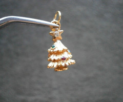 Christmas Tree Vintage Shiny Goldtone & Crystals Bracelet Charm Pendant 2.0g