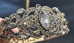 Visson Signed Gothic Smoky Quartz Tone Rhinestone Filigree Hinged Bangle Size 7