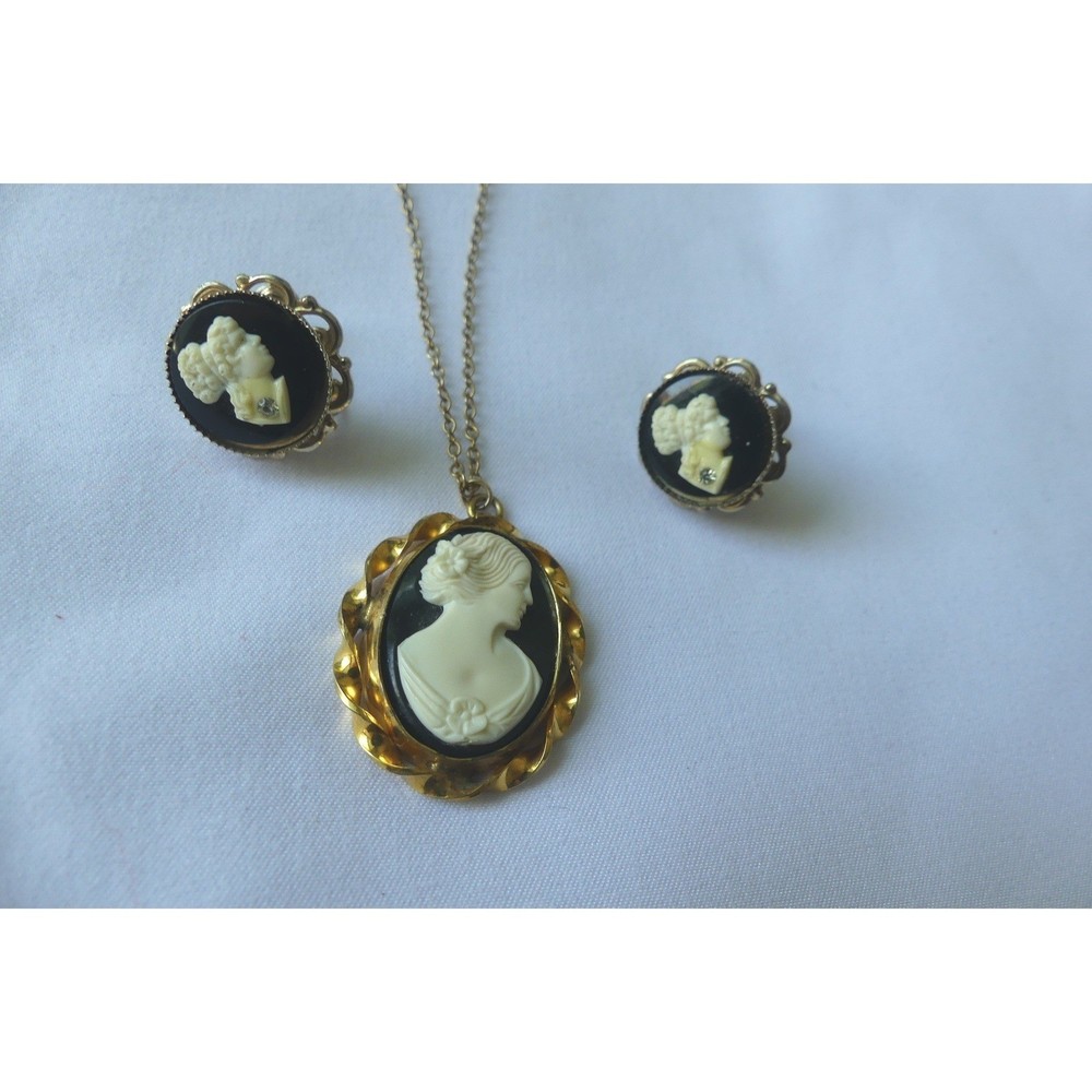 Vtg Cameo Necklace and Screw Back Earrings Set Gold Tone Black Rhinestone 3pc