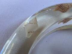 Vintage Clear Lucite Acrylic Resin Bangle Bracelet Real Inlaid Seashells Bin 12