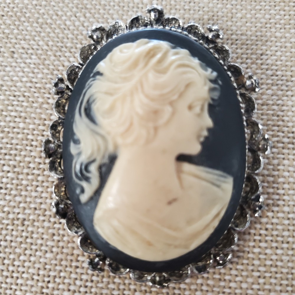 Vintage Finesse Signed Cameo Brooch Pendant Silver Tone Victorian Revival…