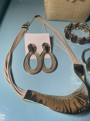 Vintage Gold Tone Fashion Jewelry Lot Necklace Bracelet Hoop Earrings Pendant