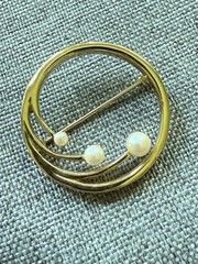 Vintage Round Faux Pearl Brooch Pin Gold Tone Capsule Minimalist Career Office