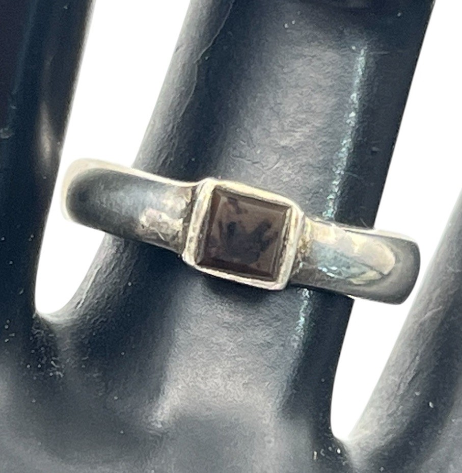 Sterling silver dark square stone vintage ring size 6.75