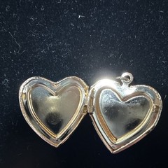 1990-2000 Confetti Glitter Goldtone Locket Pendant (Lot# 825)