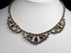 Vintage Weiss Choker Necklace Silver-tone Smoky Gray Rhinestones 14.5″ Hook