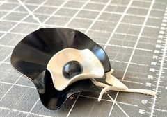 RARE EARLY 1960s POP ART MOD BLACK & WHITE FLOWER PIN,CHIC,RETRO FLOWER BROOCH