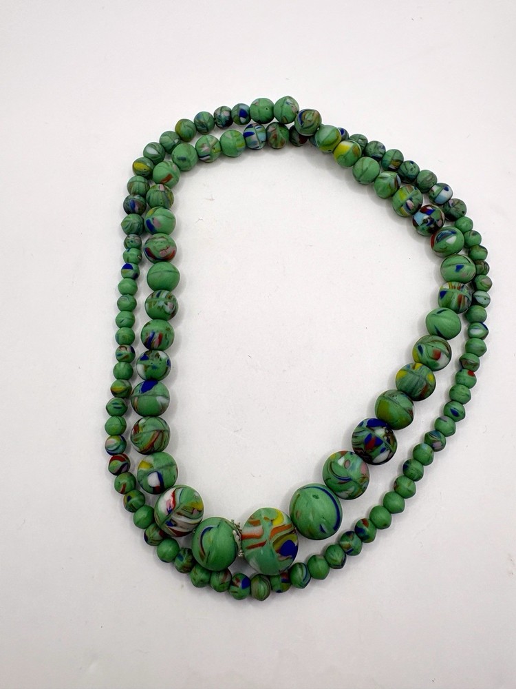 Vintage Molded Swirl Czech Graduated Glass Necklace 27 Inch