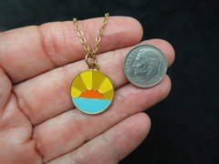 Vintage Contemporary Gold Tone Sunrise Pendant/Necklace