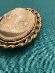 Antique BEAUTIFUL Carved SIDE PORTRAIT Cameo Brooch 2.25” High Relief