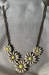 VTG Daisy Cluster Necklace l Cream & Yellow l Center Enamel l Gold Tone