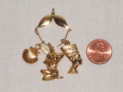 Vintage Sarah Cov Charm Holder Pendant Seashell Water Bearer Nefertiti Gold Tone
