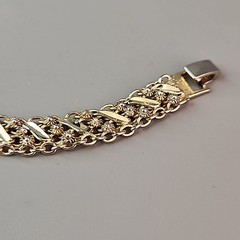 Vintage Etched Chain Bracelet Gold Tone Rosettes 6.25″
