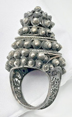 Silver Toned Beehive Compartment Ring Size 6 – 14.86 grams – Intricate Detail