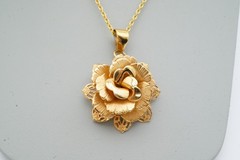 Vintage Giovanni Necklace Gold Tone Rose Flower 15″