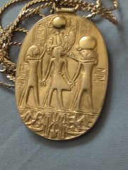 Vintage Met Museum MMA 1976 King Tut Coronation Pendant Egyptian Moma